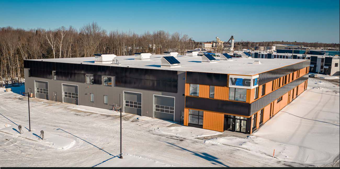 Usine Solutions V2G : façade solaire et modules ENERPROX en toiture.
